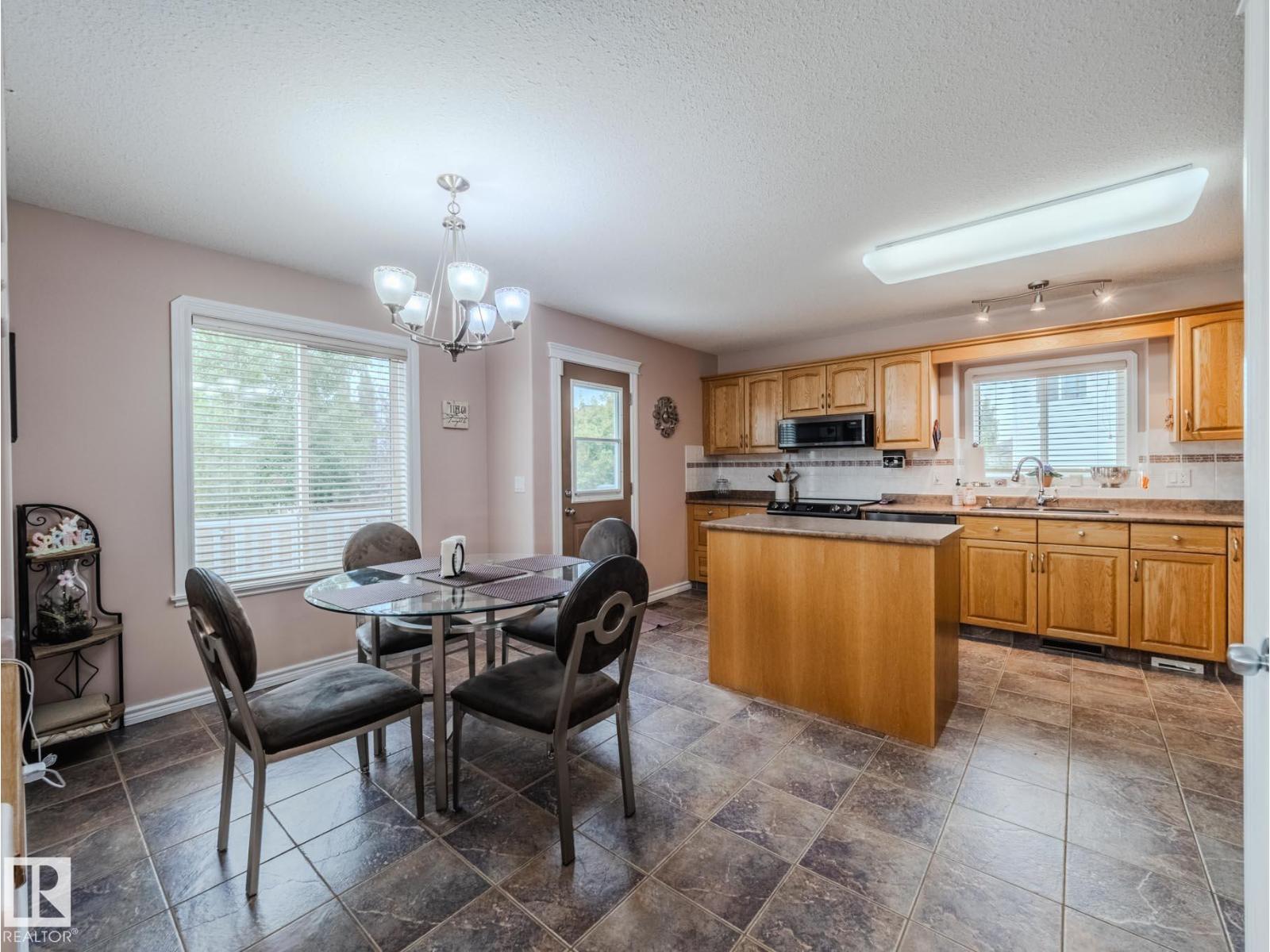 Photo 11 of 212 Newcastle Cr, Sherwood Park AB