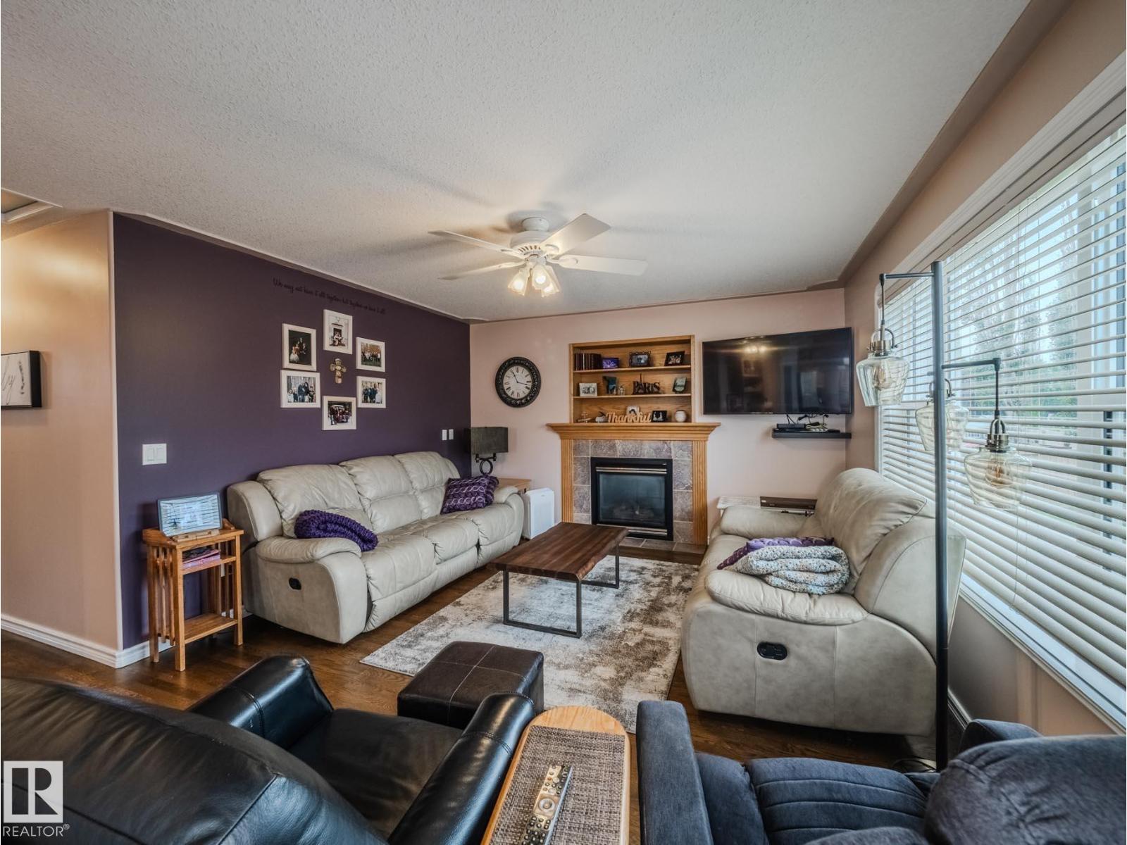 Photo 13 of 212 Newcastle Cr, Sherwood Park AB