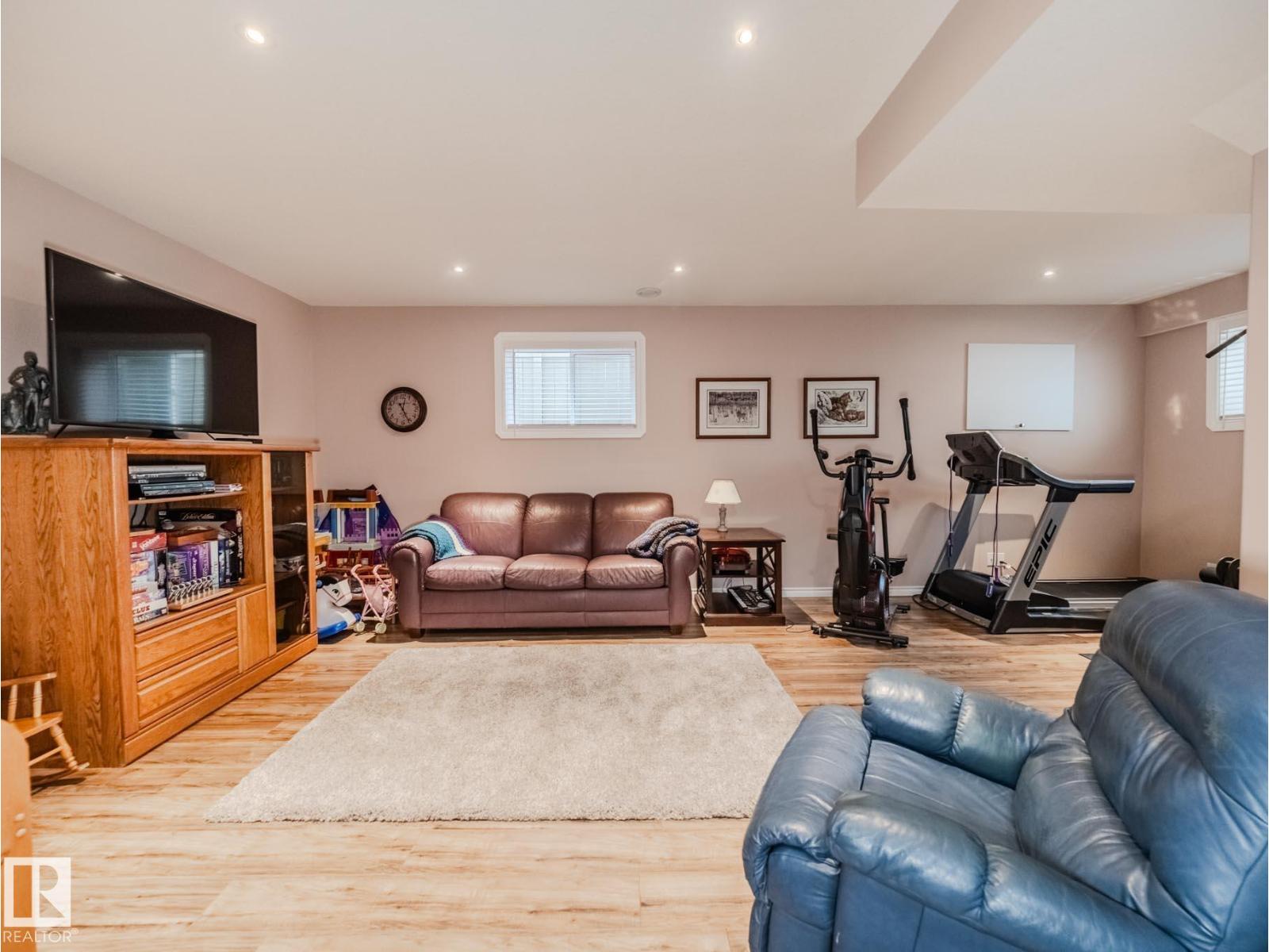 Photo 43 of 212 Newcastle Cr, Sherwood Park AB