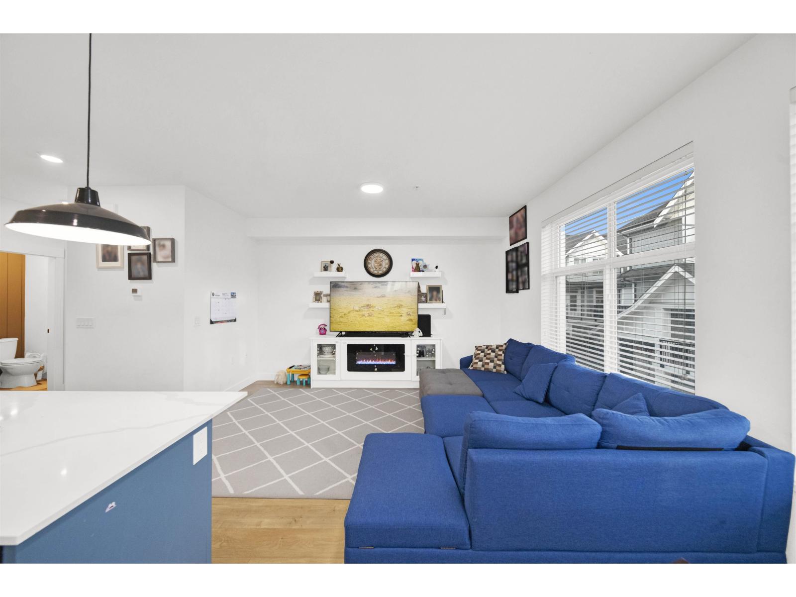 Photo 8 of 10 21688 52 Avenue, Langley BC