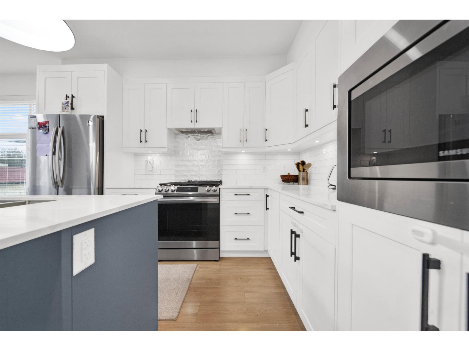Photo 5 of 10 21688 52 Avenue, Langley BC