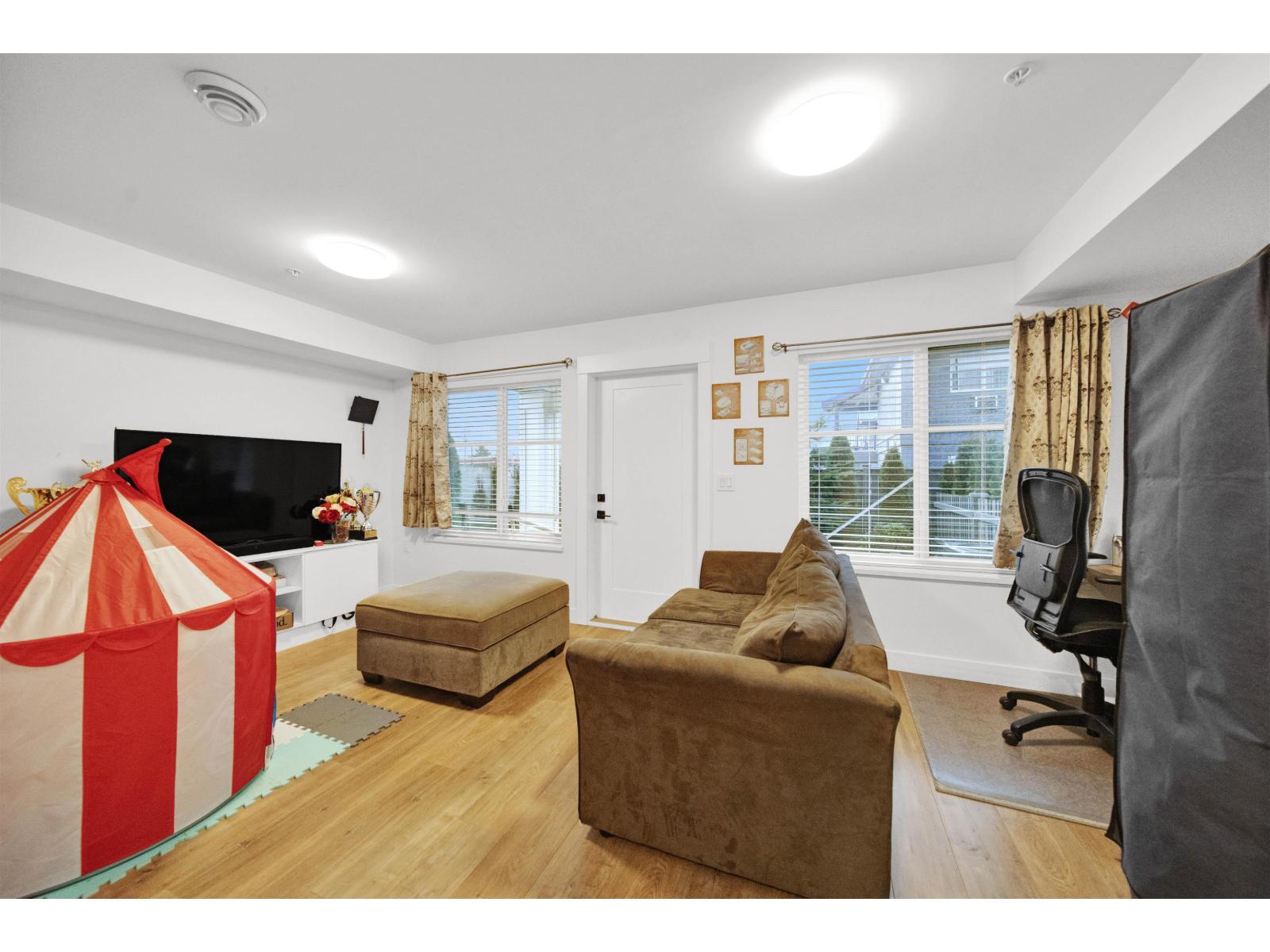 Photo 29 of 10 21688 52 Avenue, Langley BC