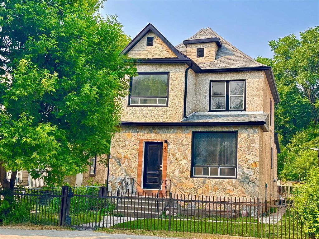 Photo 2 of 441 Mountain Avenue, Winnipeg MB