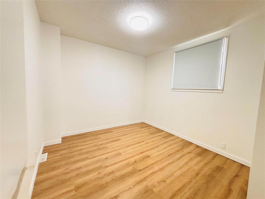 Photo 5 of 441 Mountain Avenue, Winnipeg MB