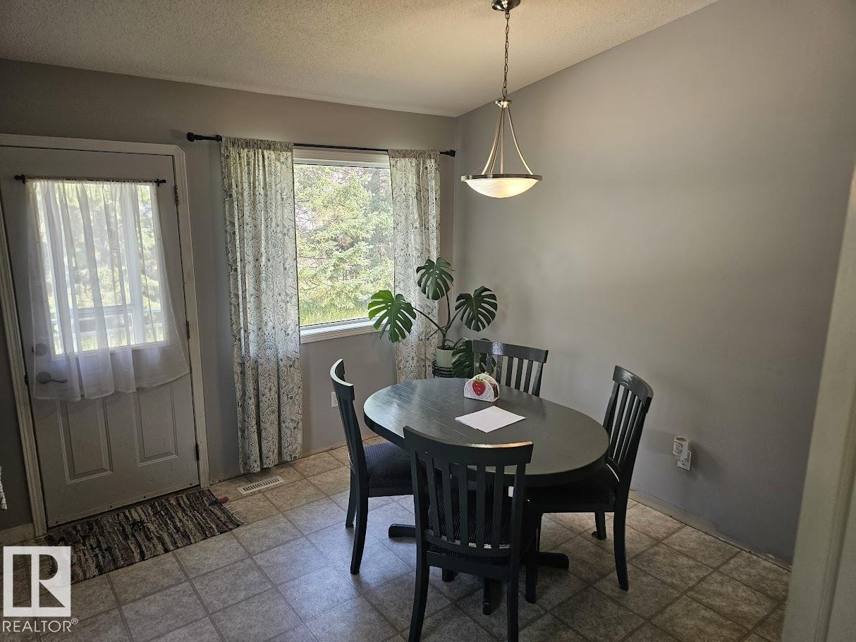 Photo 2 of 4506 49 Av, Thorsby AB