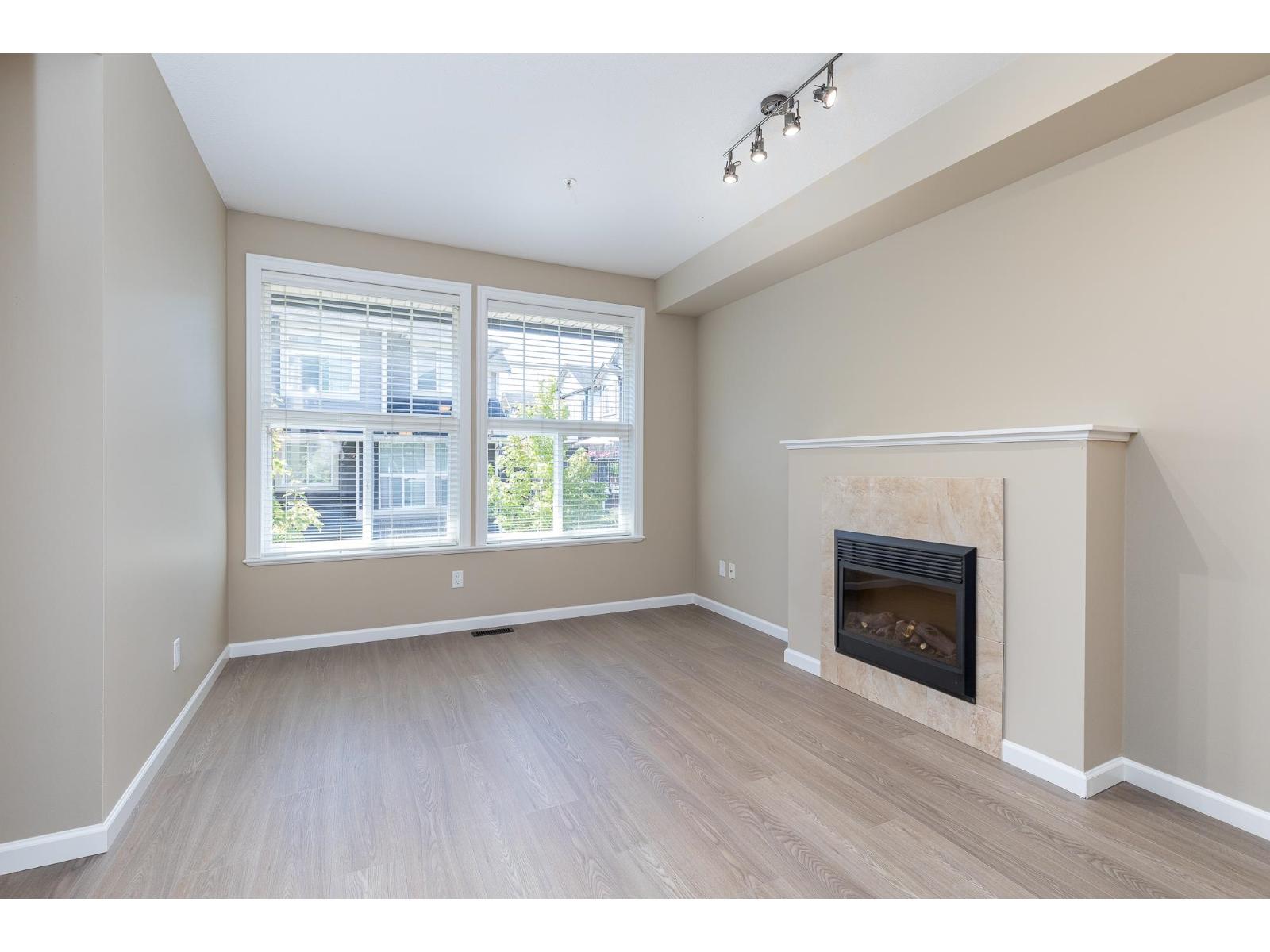 Photo 4 of 28 20831 70 Avenue, Langley BC