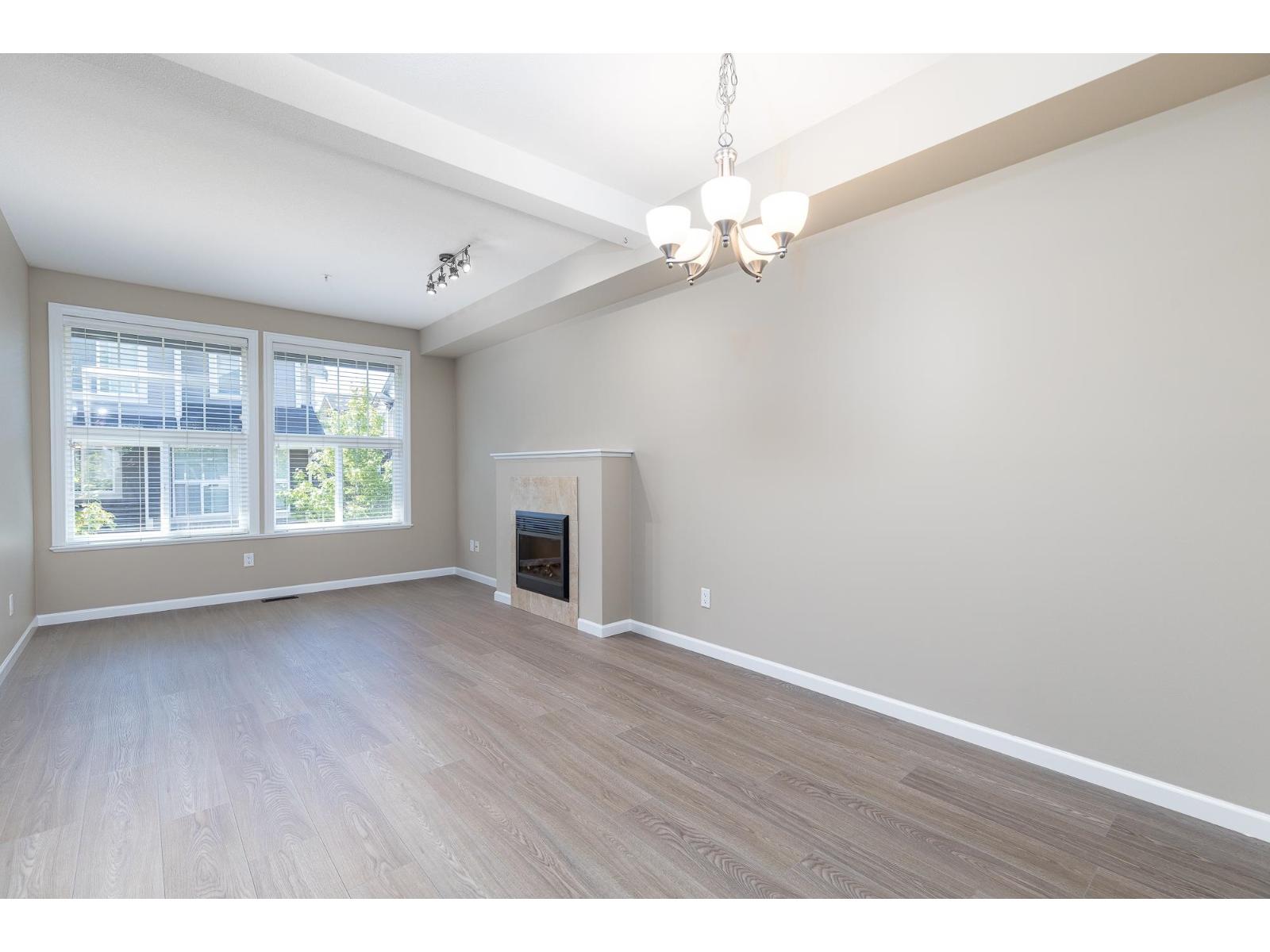 Photo 10 of 28 20831 70 Avenue, Langley BC