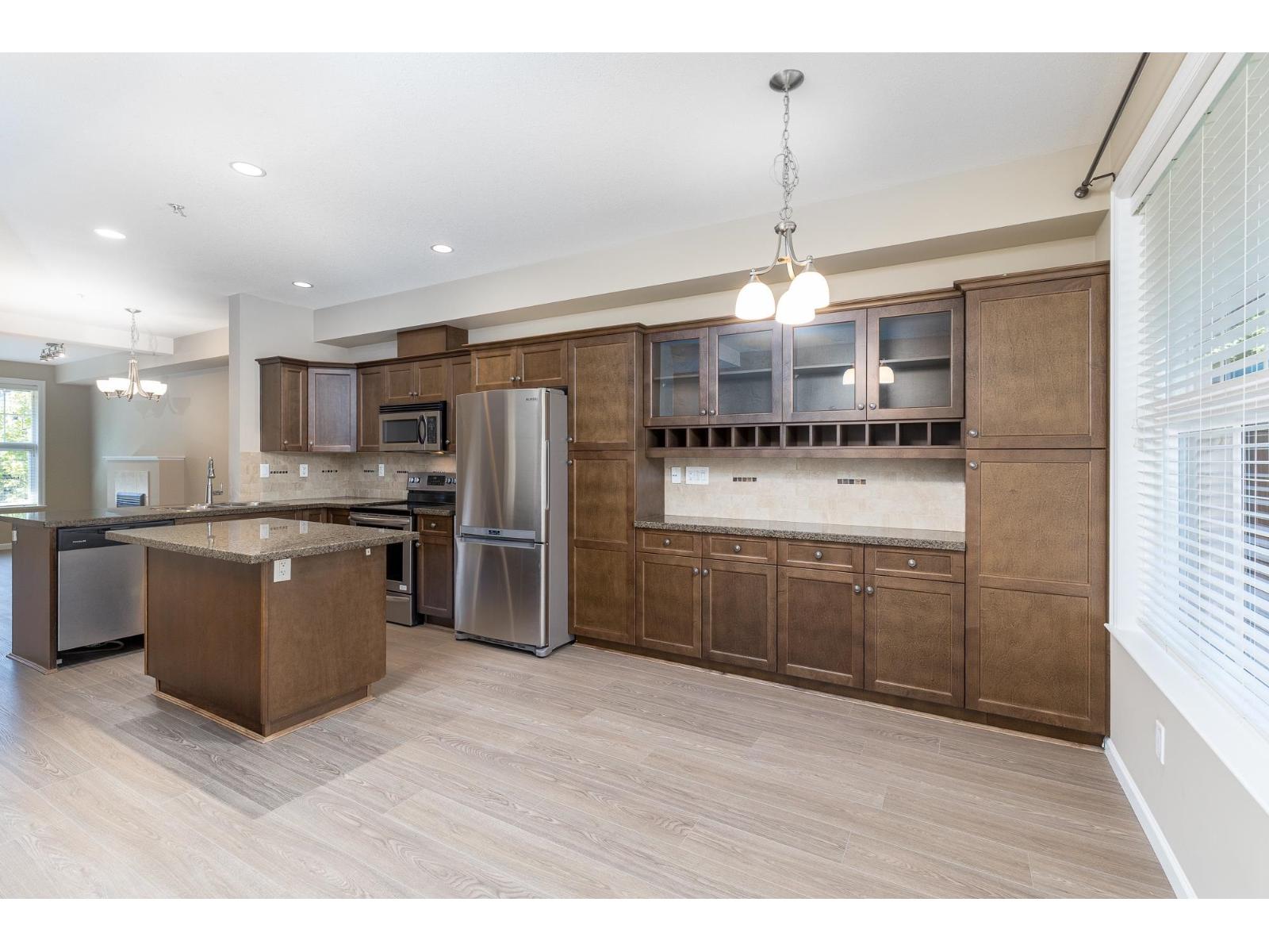 Photo 18 of 28 20831 70 Avenue, Langley BC