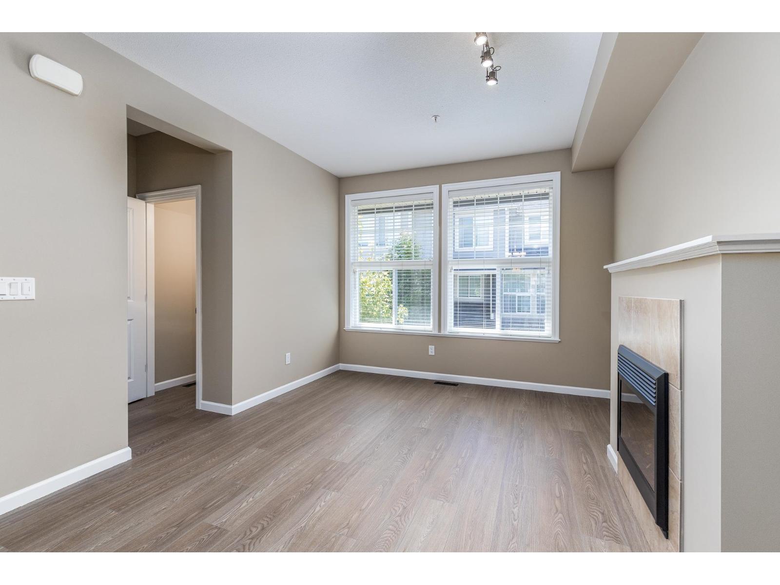 Photo 6 of 28 20831 70 Avenue, Langley BC