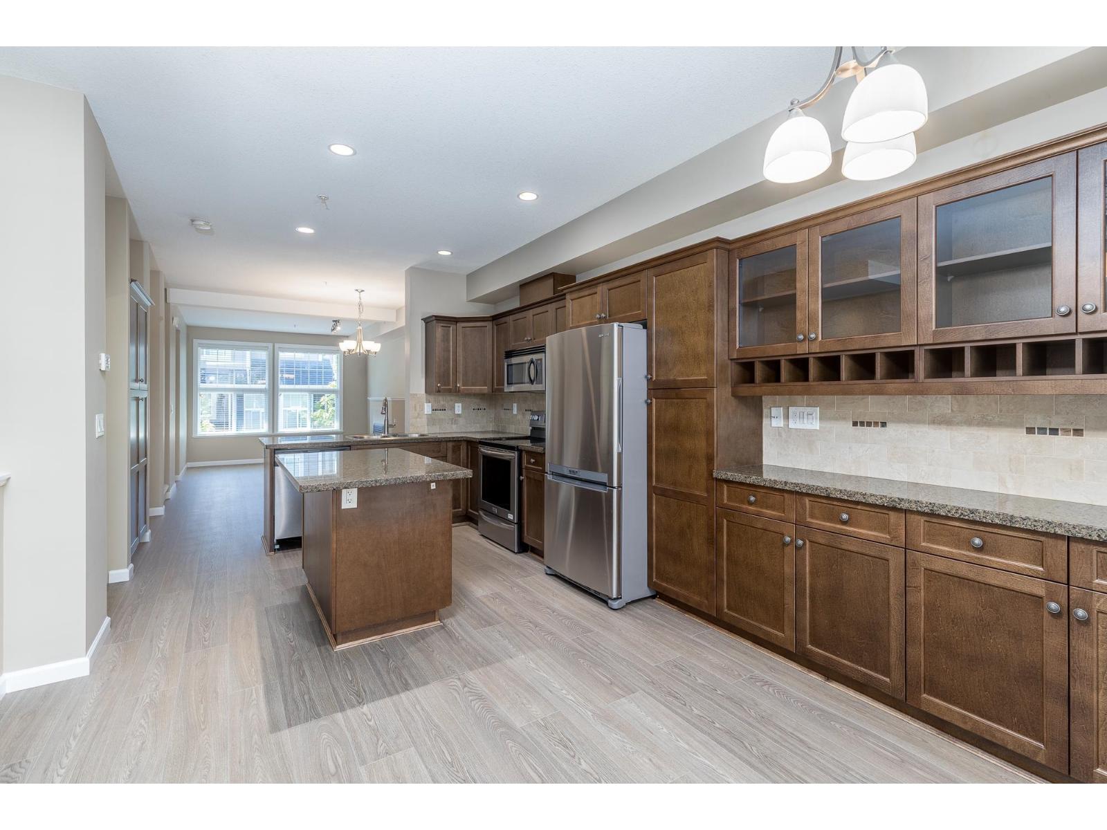 Photo 19 of 28 20831 70 Avenue, Langley BC