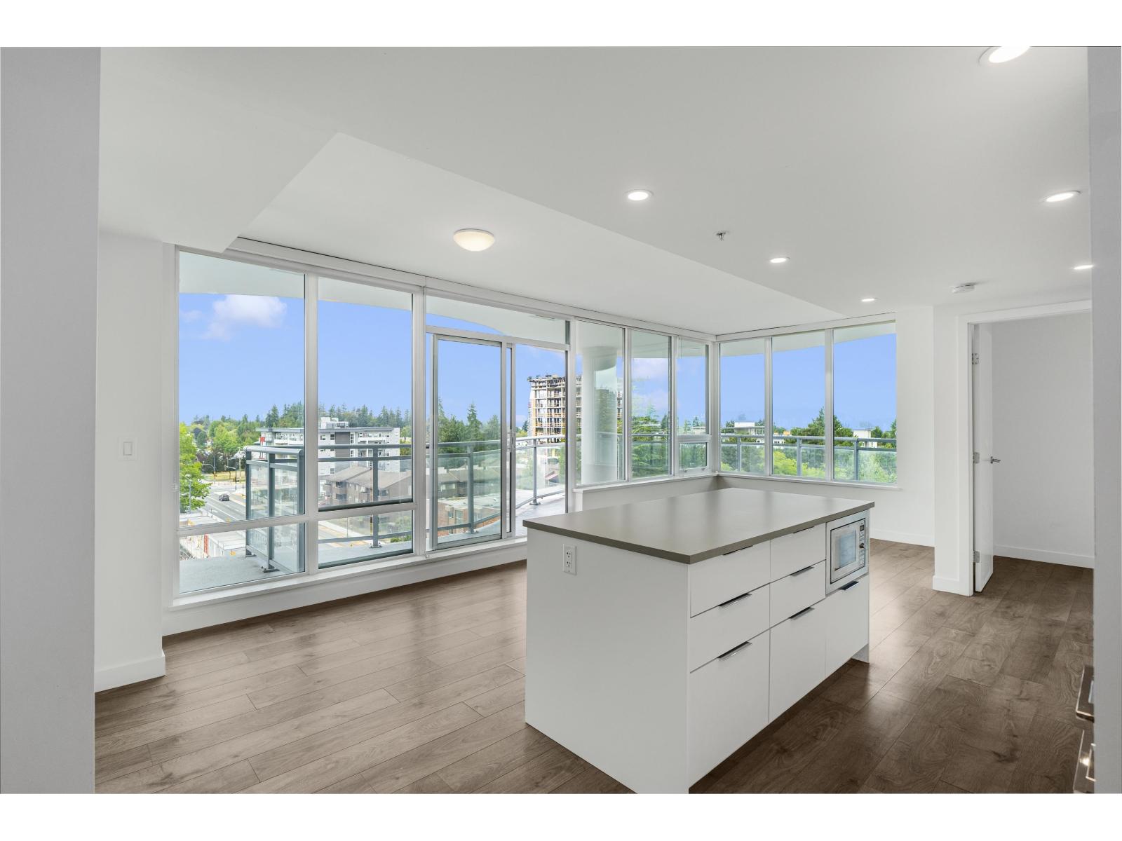 Photo 4 of 801 13318 104 Avenue, Surrey BC