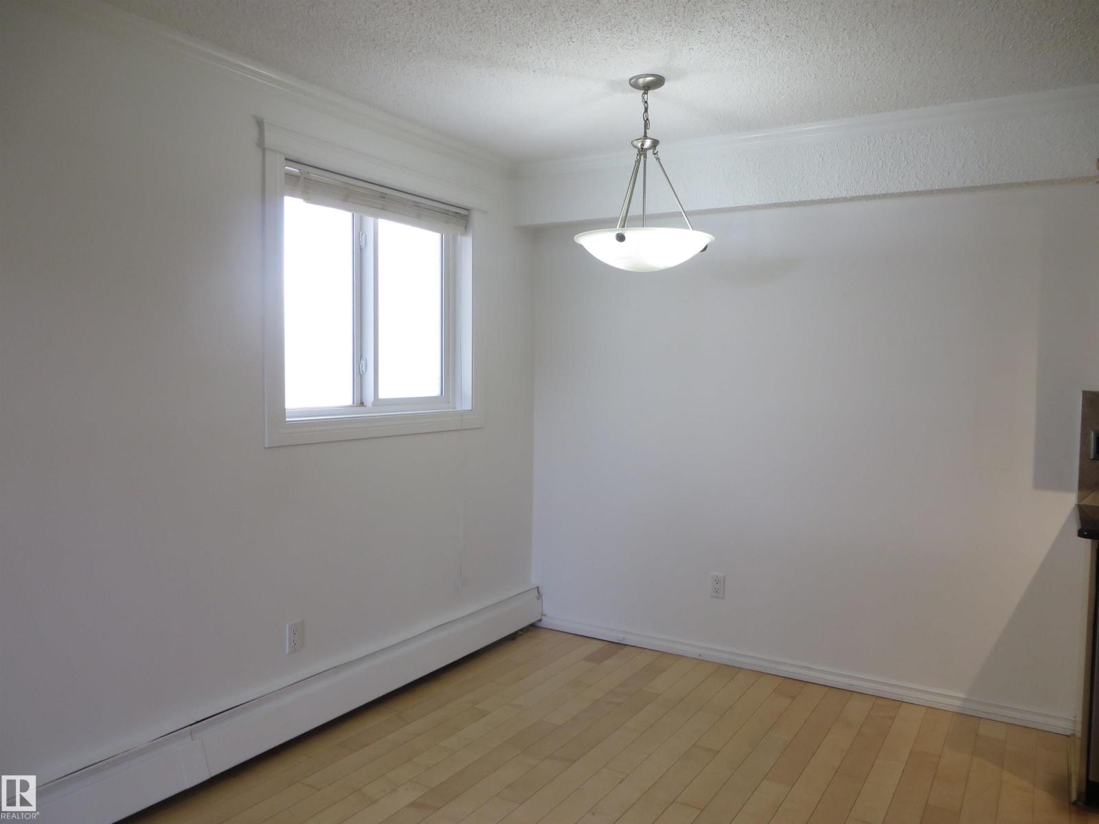Photo 6 of 102 10547 83 Av Nw, Edmonton AB