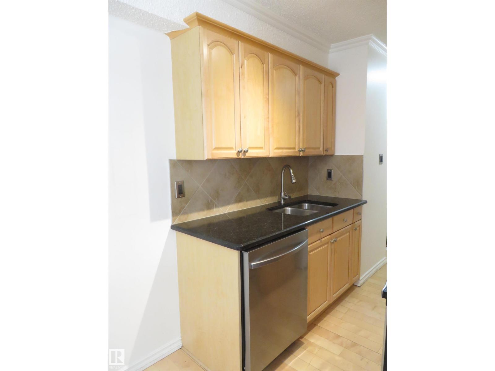 Photo 11 of 102 10547 83 Av Nw, Edmonton AB