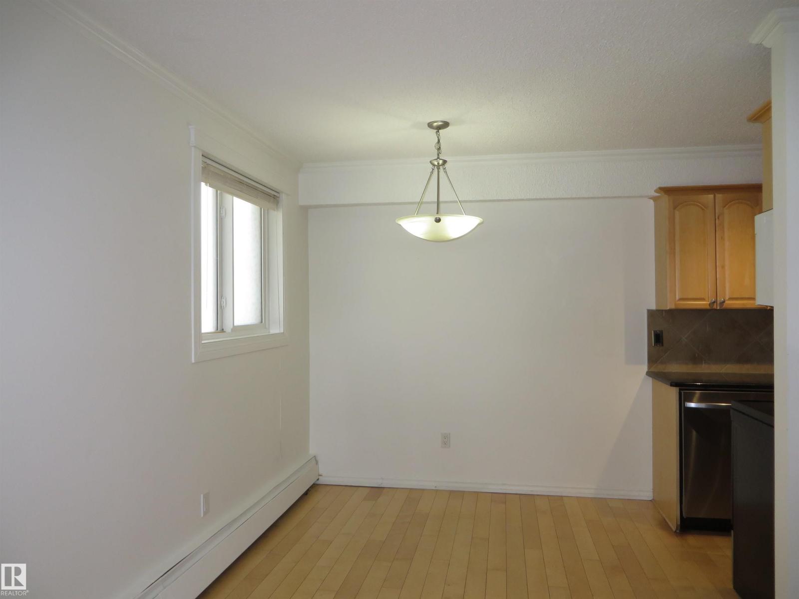 Photo 7 of 102 10547 83 Av Nw, Edmonton AB