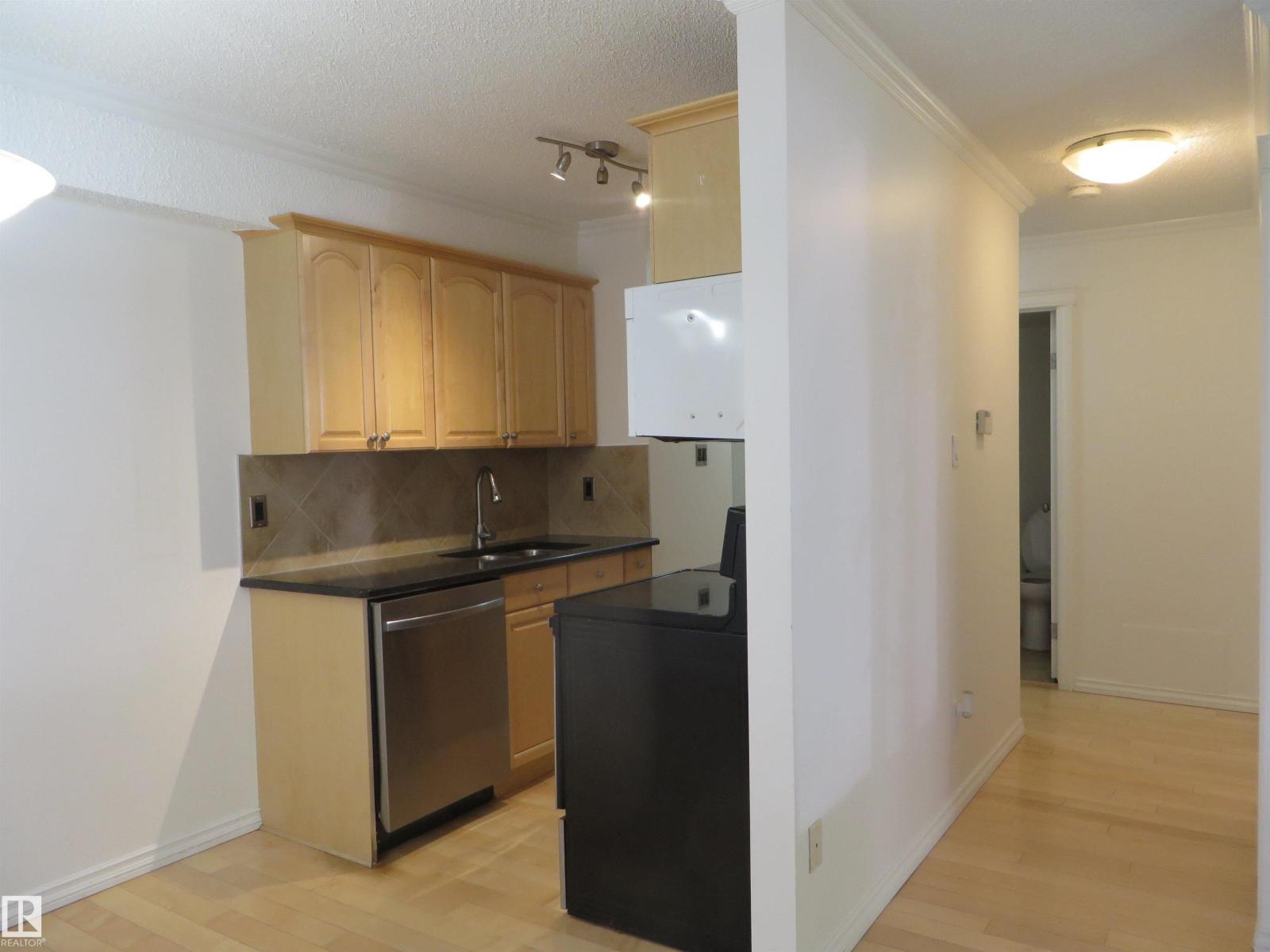 Photo 10 of 102 10547 83 Av Nw, Edmonton AB