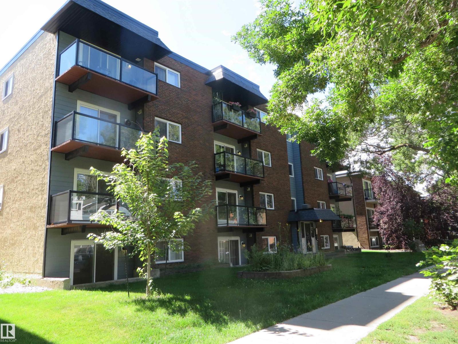 Photo 32 of 102 10547 83 Av Nw, Edmonton AB