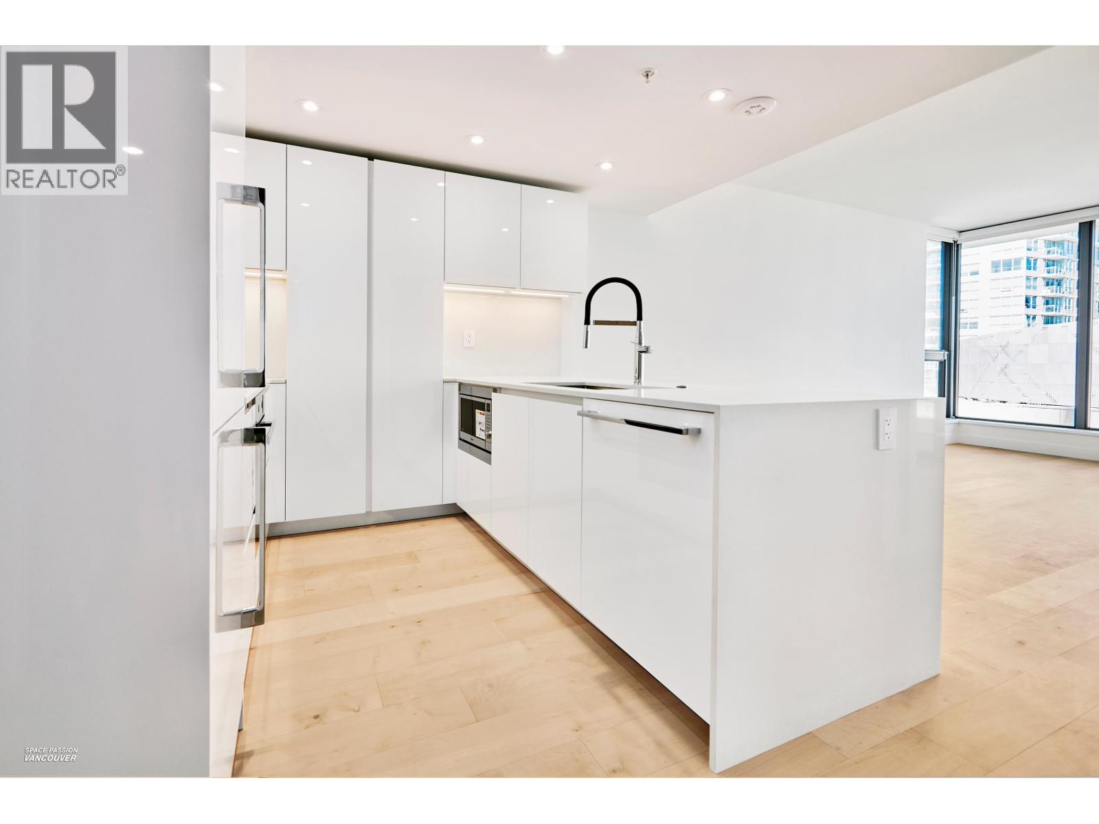 Photo 11 of 807 135 E 13 Th Street, Vancouver BC