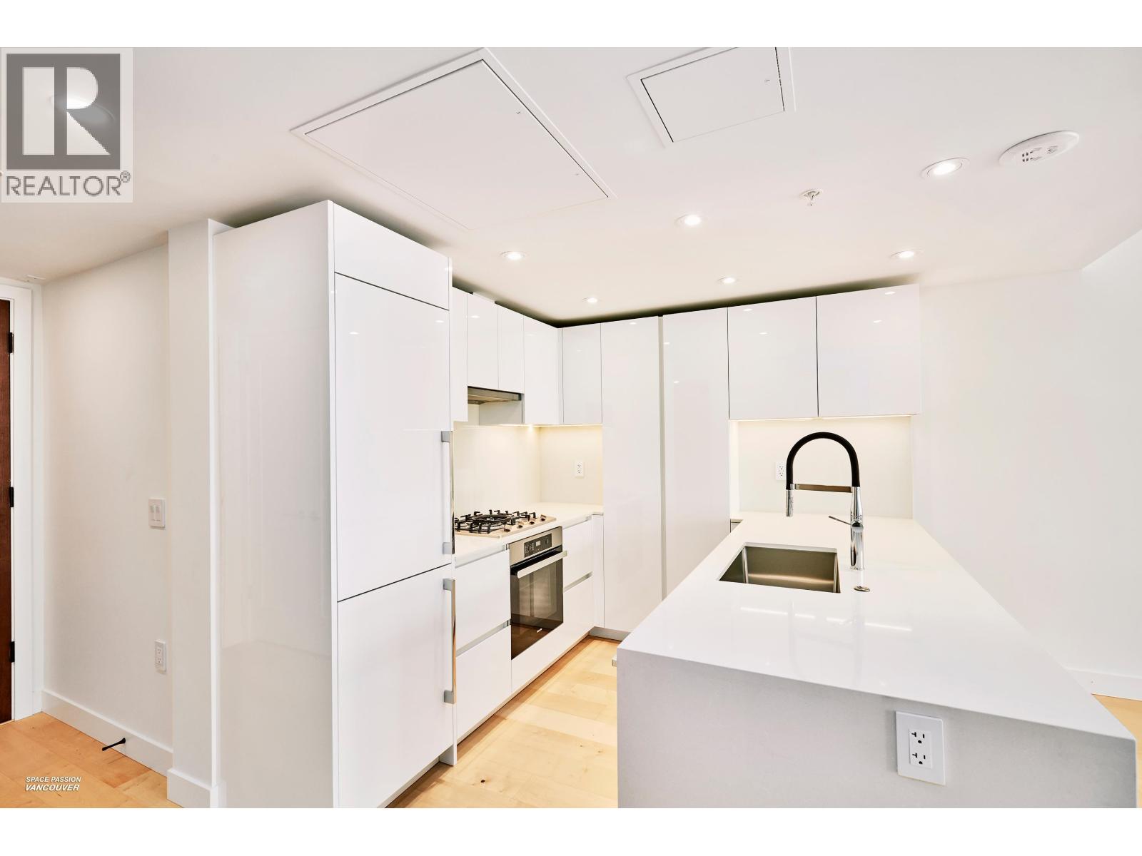 Photo 10 of 807 135 E 13 Th Street, Vancouver BC