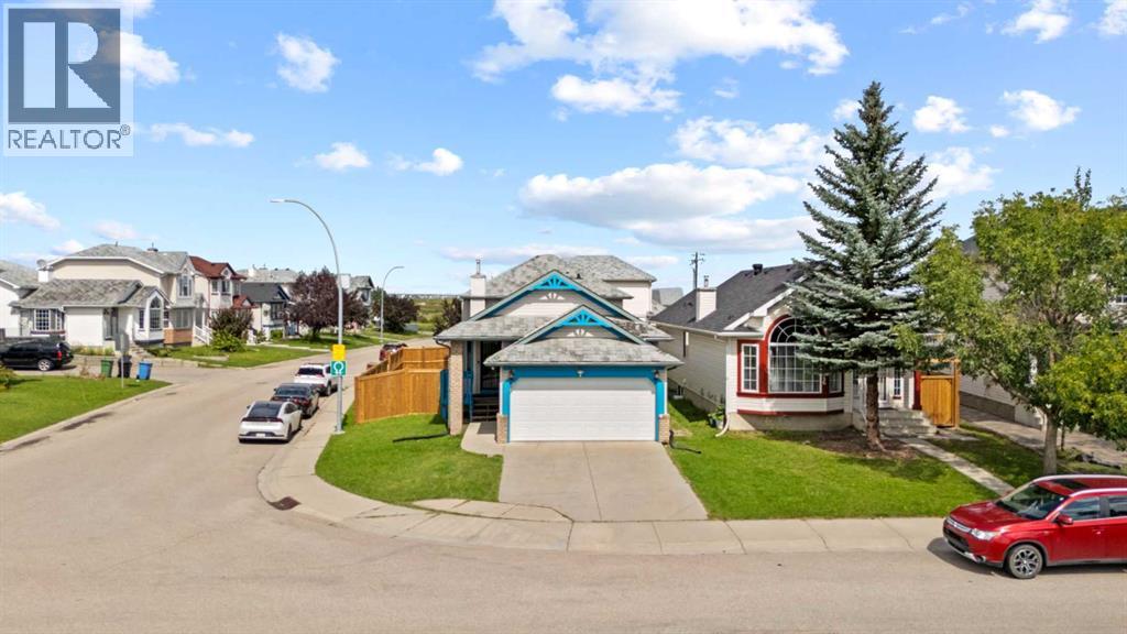 Single Family House 4 Level for Sale in  Laguna Way NE Monterey Park Calgary 