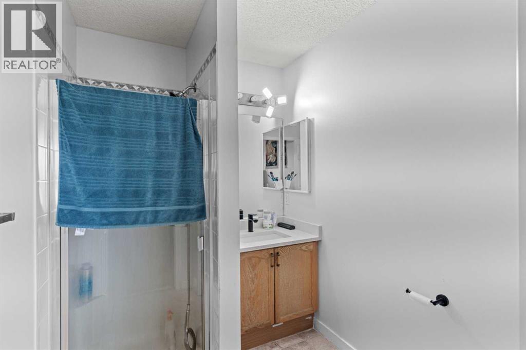 Single Family House 4 Level for Sale in  Laguna Way NE Monterey Park Calgary 