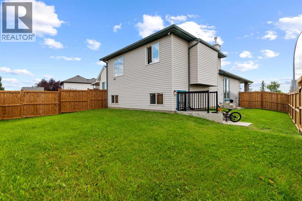 Single Family House 4 Level for Sale in  Laguna Way NE Monterey Park Calgary 