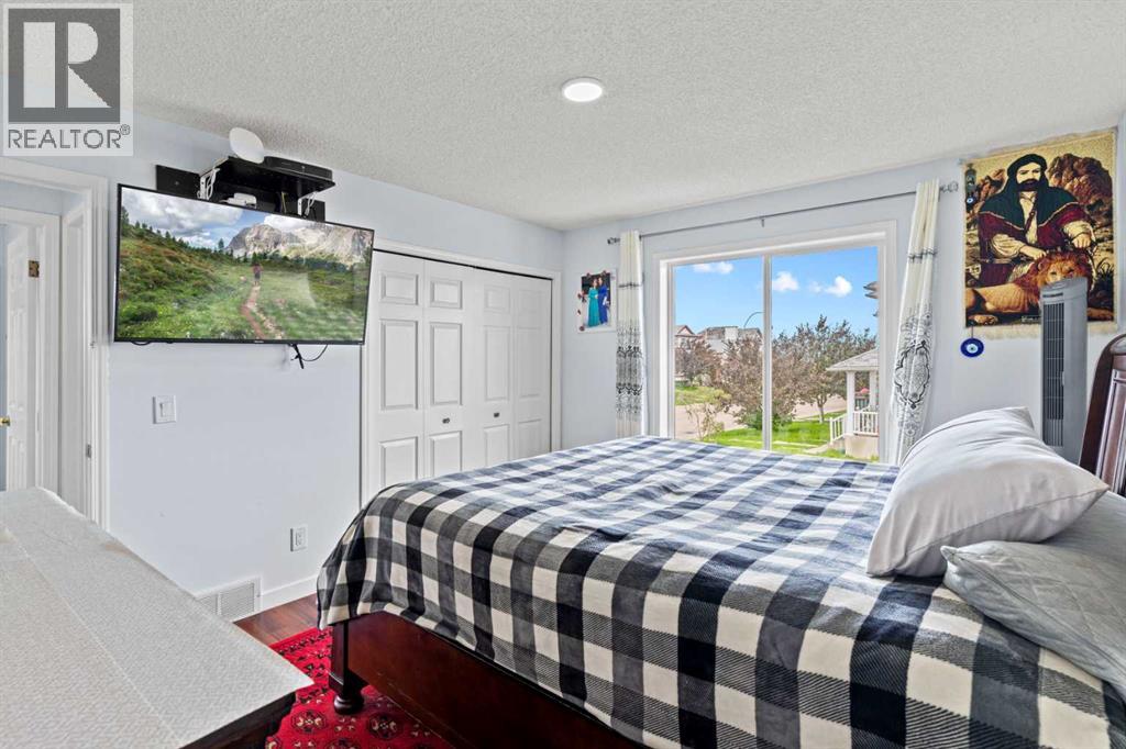 Single Family House 4 Level for Sale in  Laguna Way NE Monterey Park Calgary 