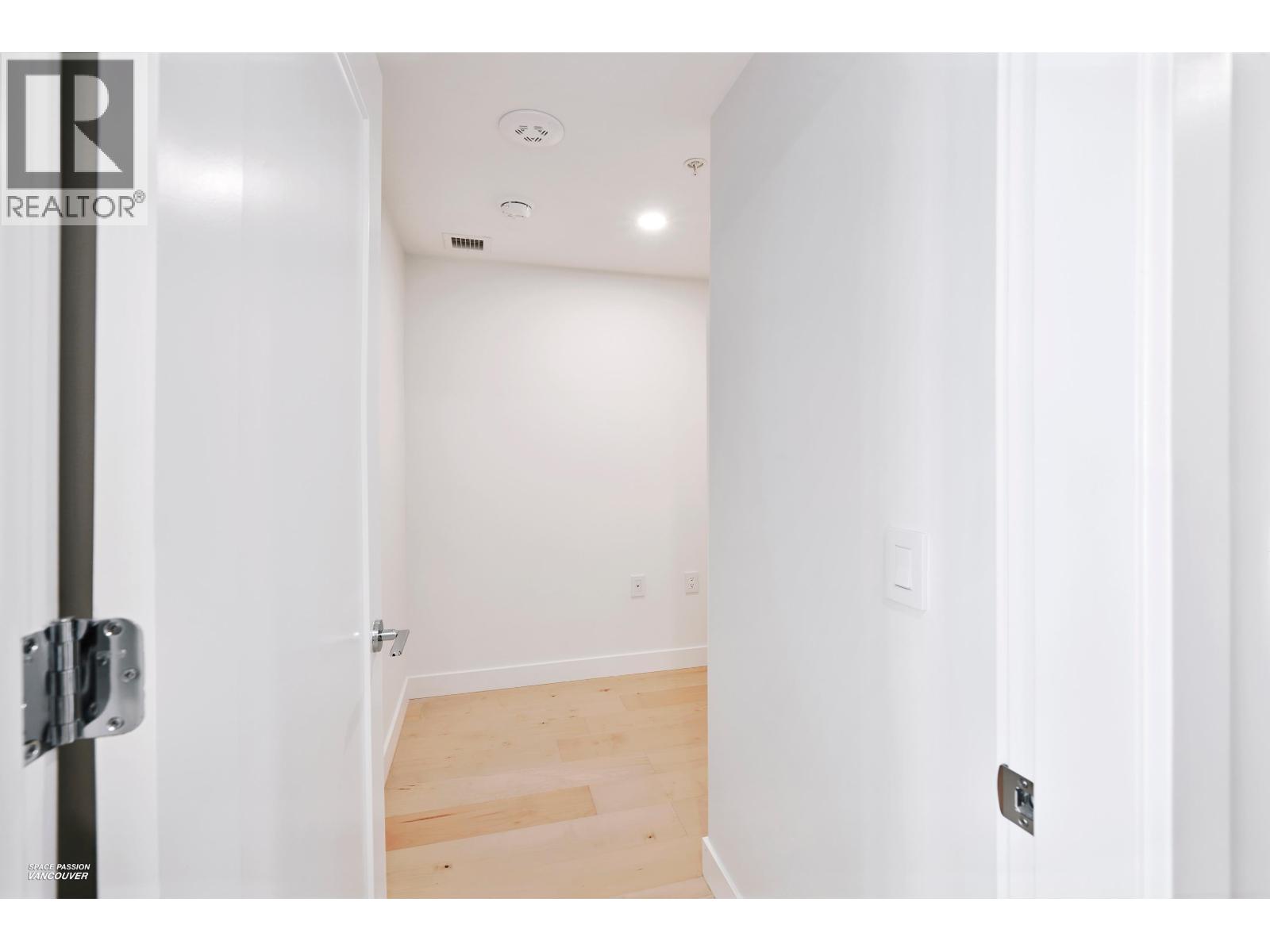 Photo 6 of 807 135 E 13 Th Street, Vancouver BC