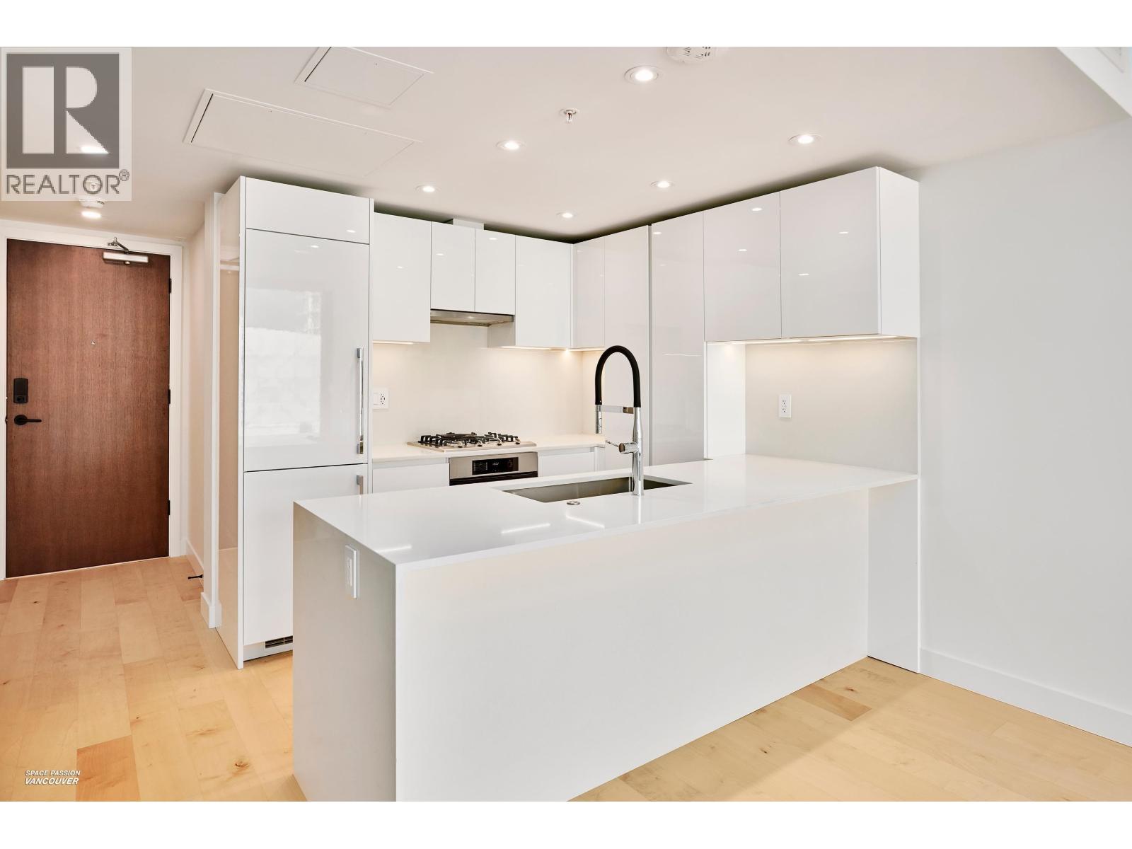 Photo 12 of 807 135 E 13 Th Street, Vancouver BC