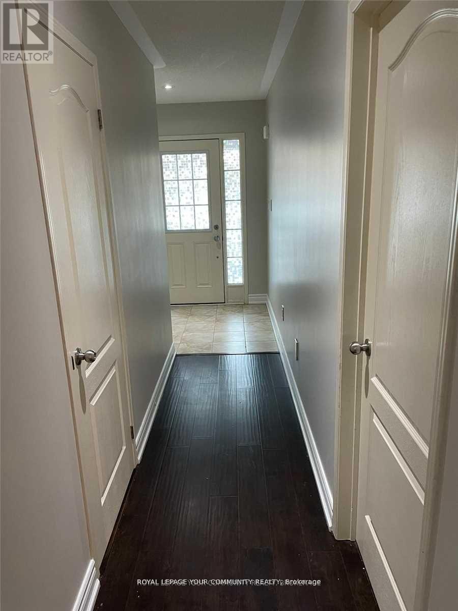 Photo 2 of 122 Russel Drive, Bradford West Gwillimbury ON