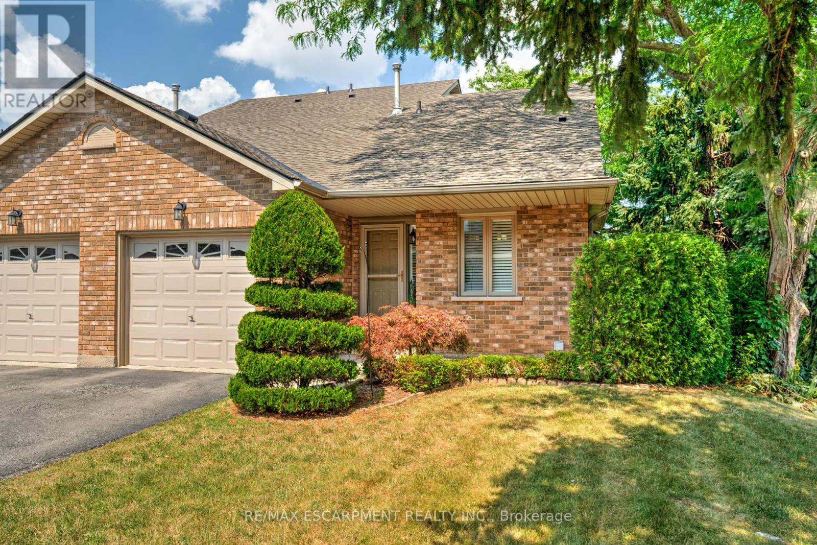 Photo 2 of 10 2774 King Street E, Hamilton ON