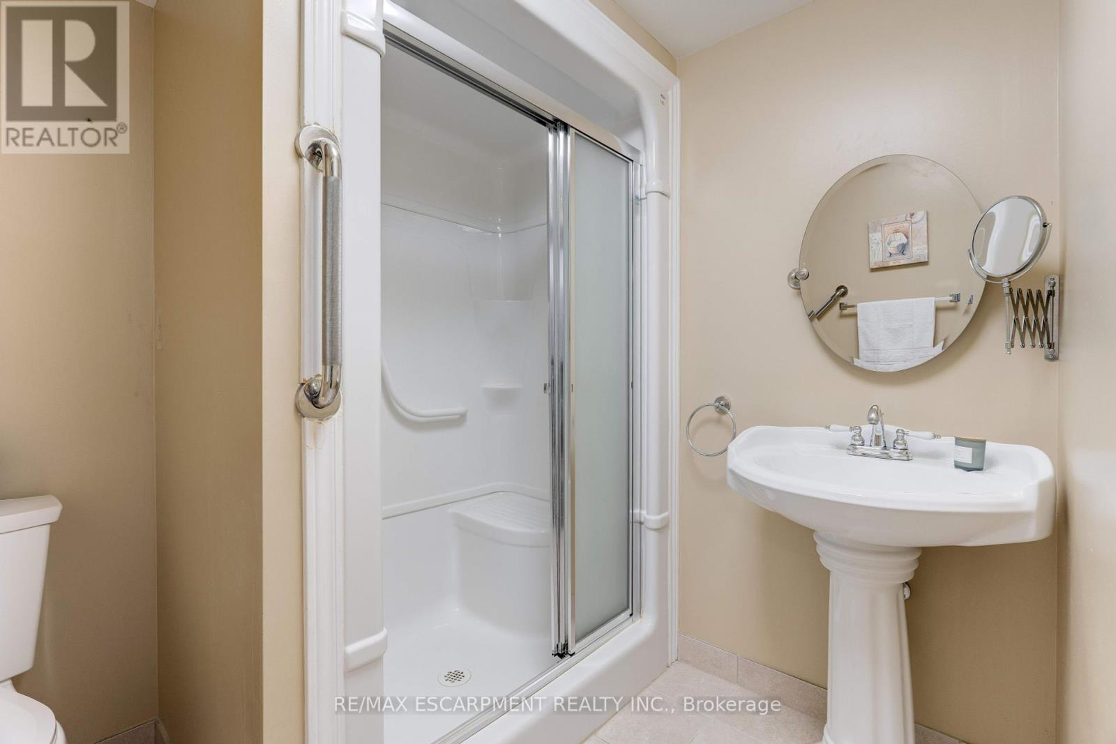 Photo 37 of 10 2774 King Street E, Hamilton ON