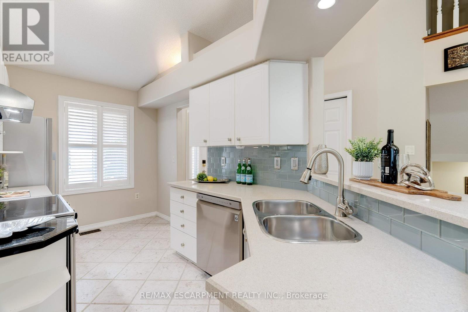 Photo 6 of 10 2774 King Street E, Hamilton ON