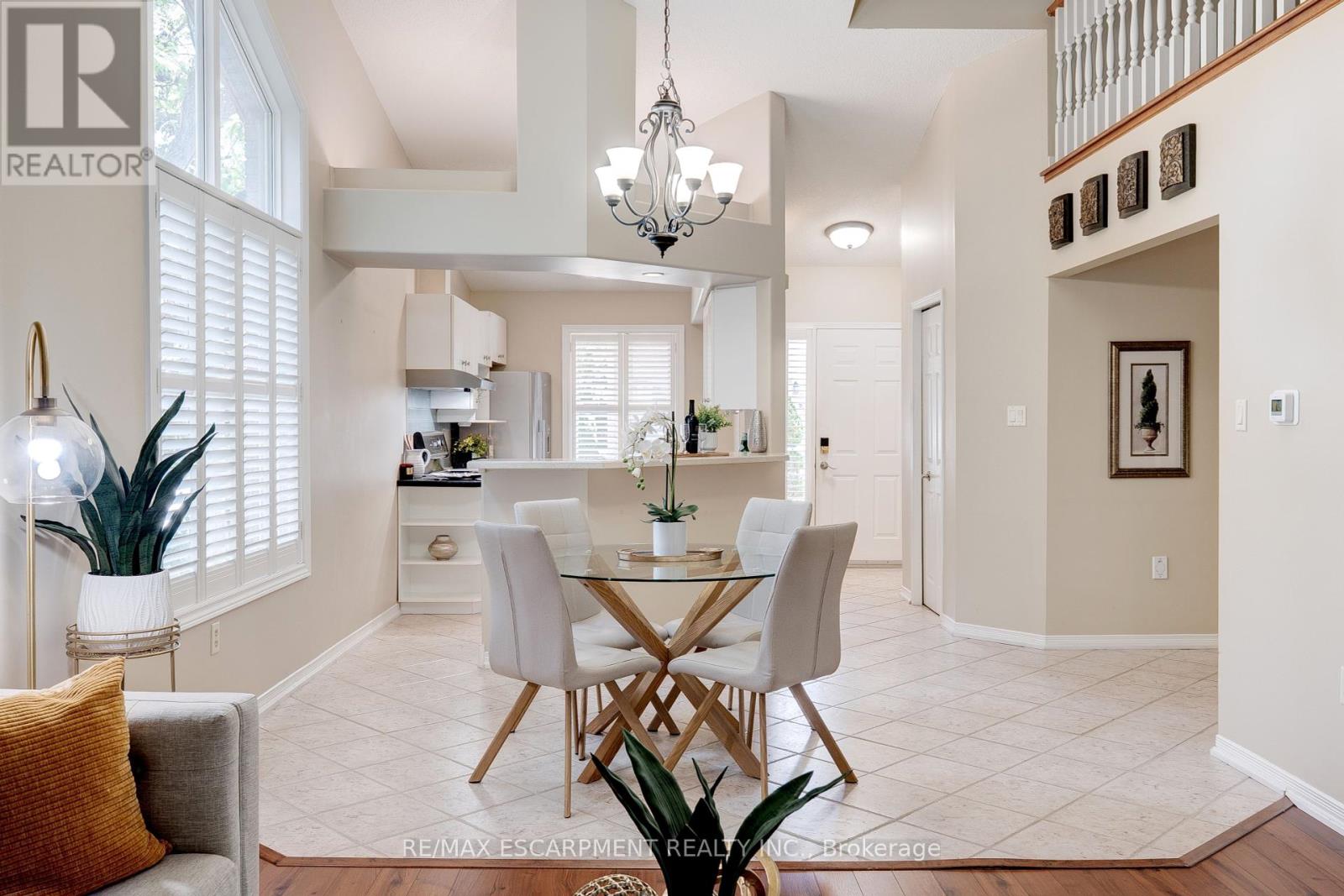 Photo 4 of 10 2774 King Street E, Hamilton ON