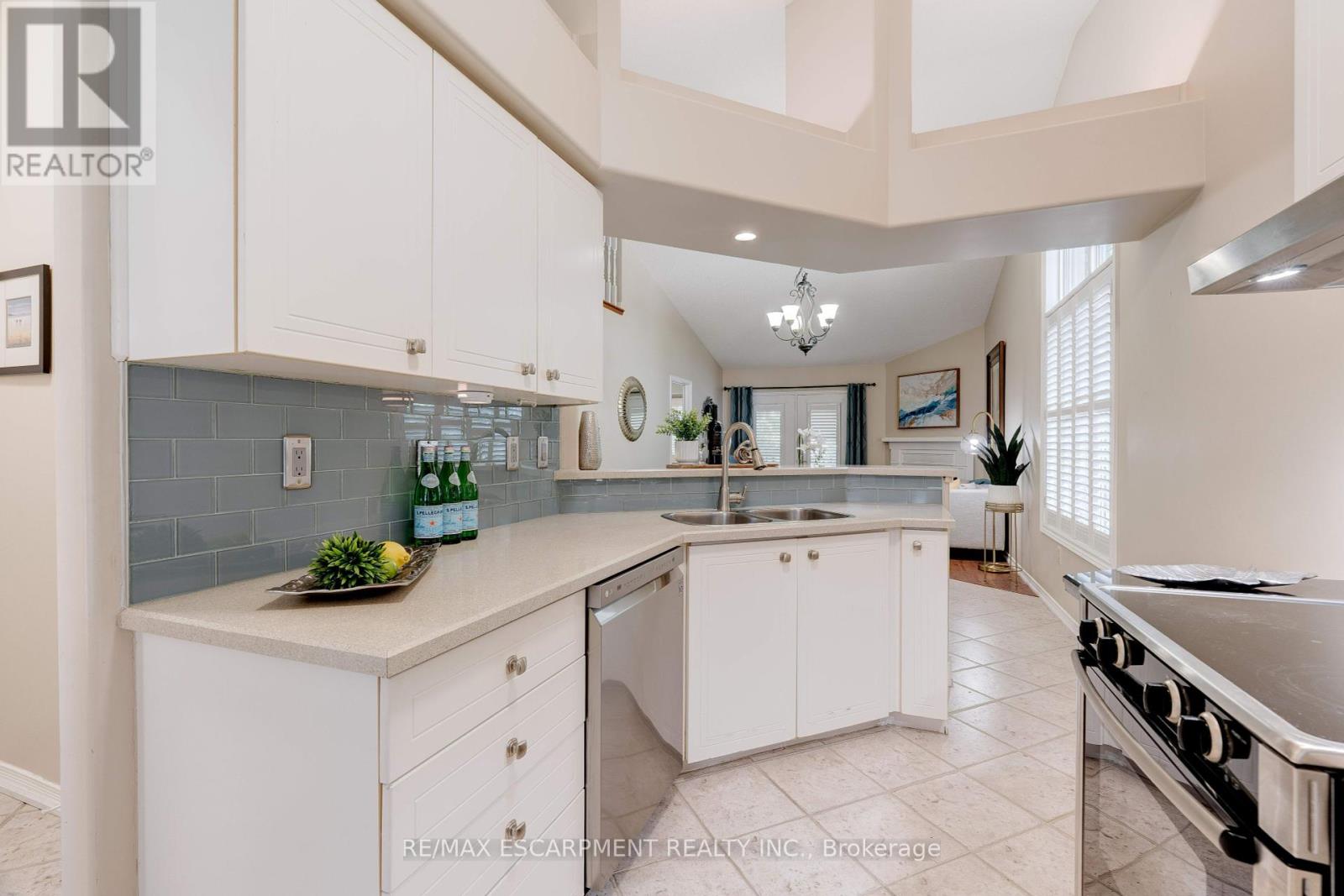 Photo 9 of 10 2774 King Street E, Hamilton ON