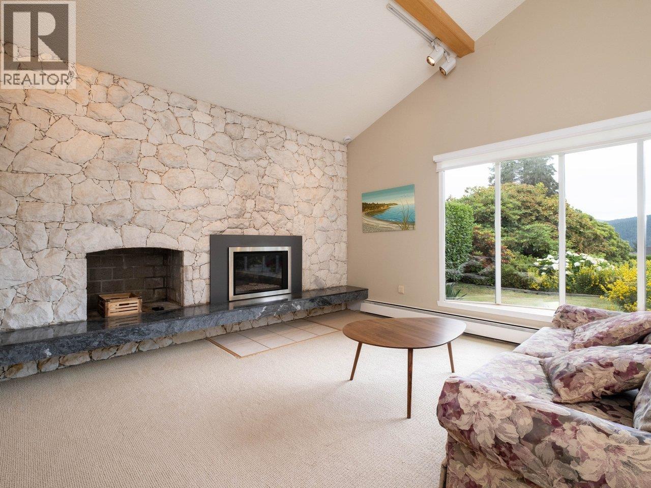 Photo 8 of 375 Fairway Drive, North Vancouver BC