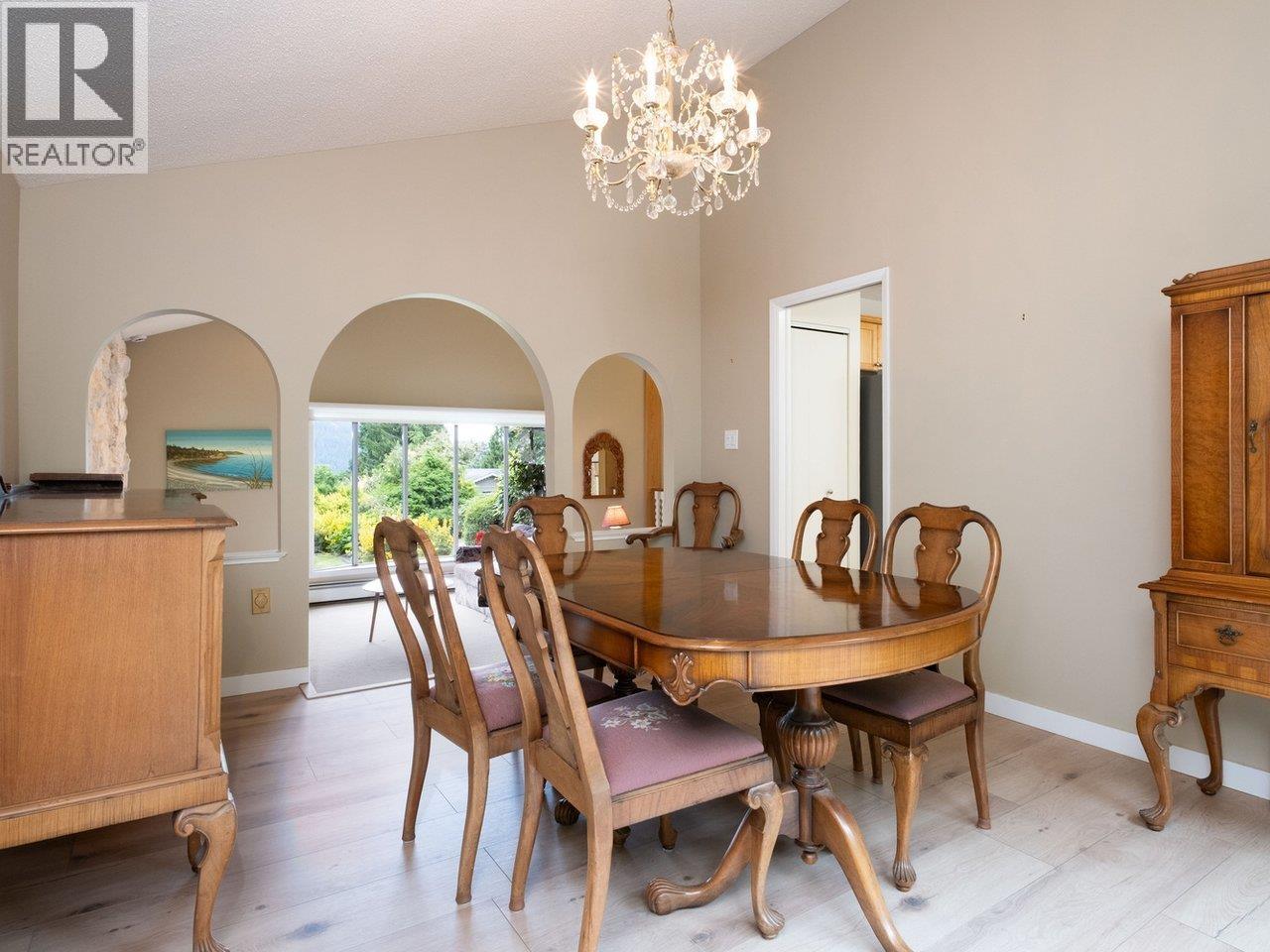 Photo 10 of 375 Fairway Drive, North Vancouver BC