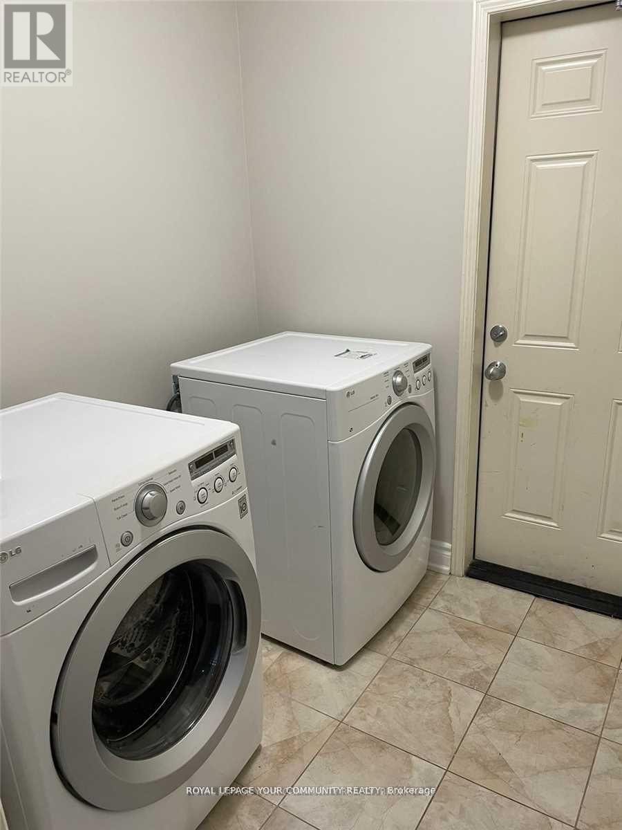 Photo 10 of 122 Russel Drive, Bradford West Gwillimbury ON