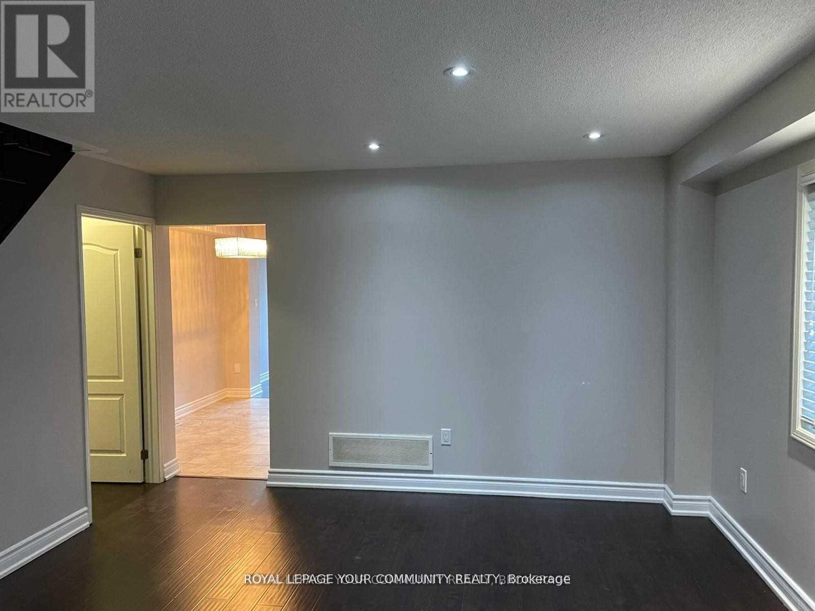 Photo 16 of 122 Russel Drive, Bradford West Gwillimbury ON