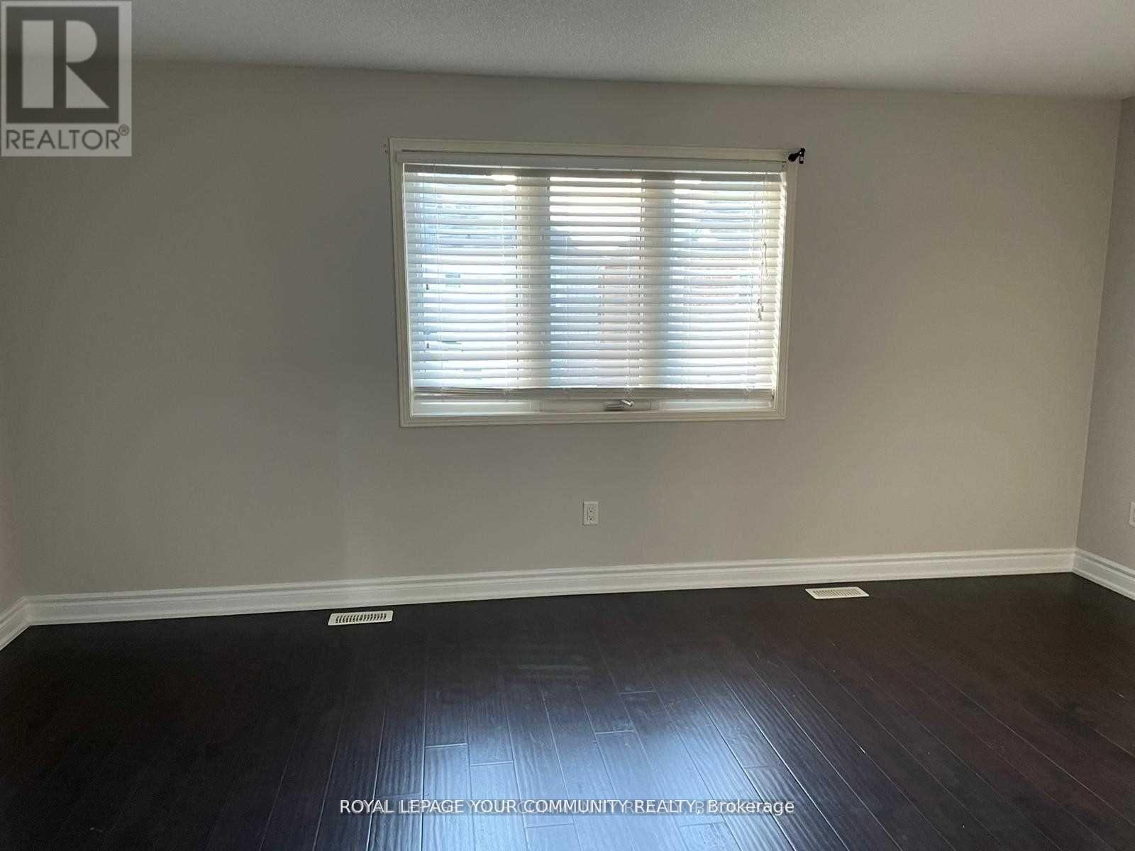Photo 14 of 122 Russel Drive, Bradford West Gwillimbury ON
