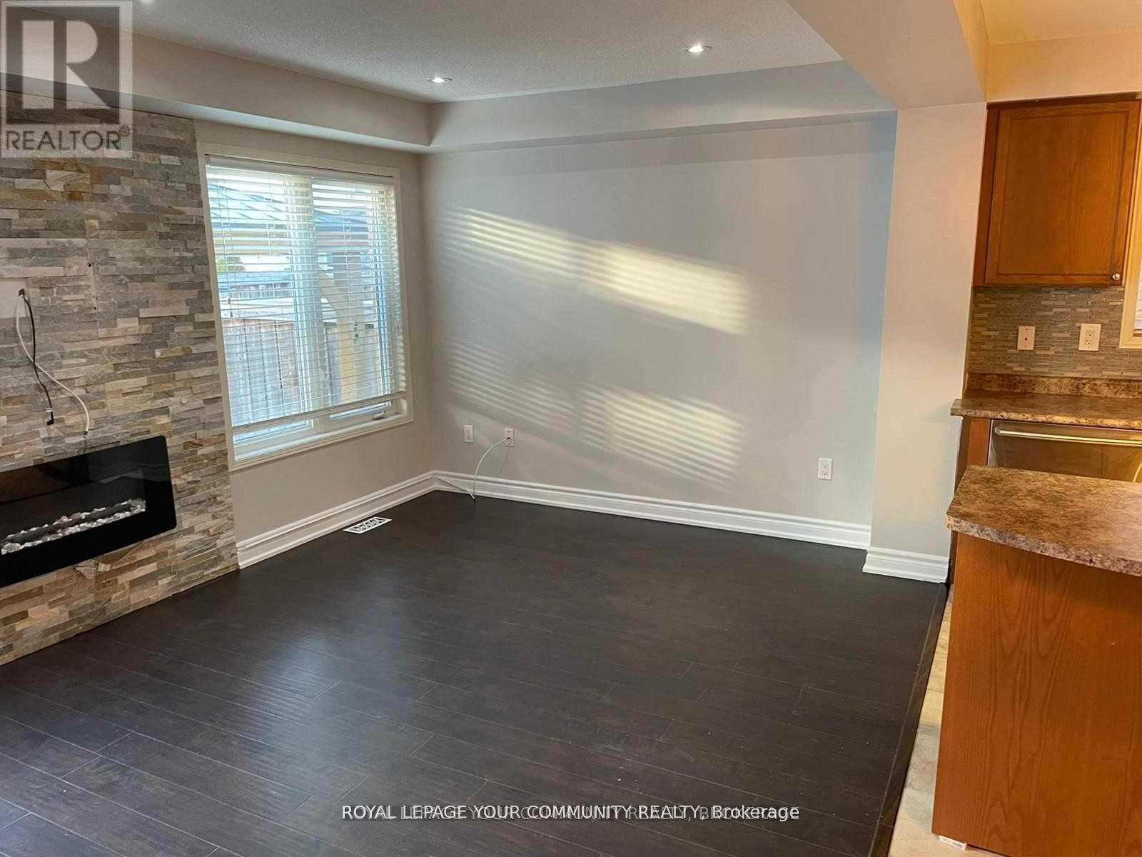 Photo 8 of 122 Russel Drive, Bradford West Gwillimbury ON