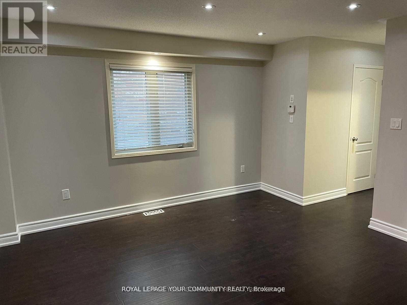 Photo 17 of 122 Russel Drive, Bradford West Gwillimbury ON