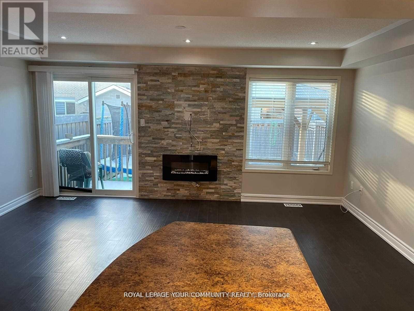 Photo 3 of 122 Russel Drive, Bradford West Gwillimbury ON