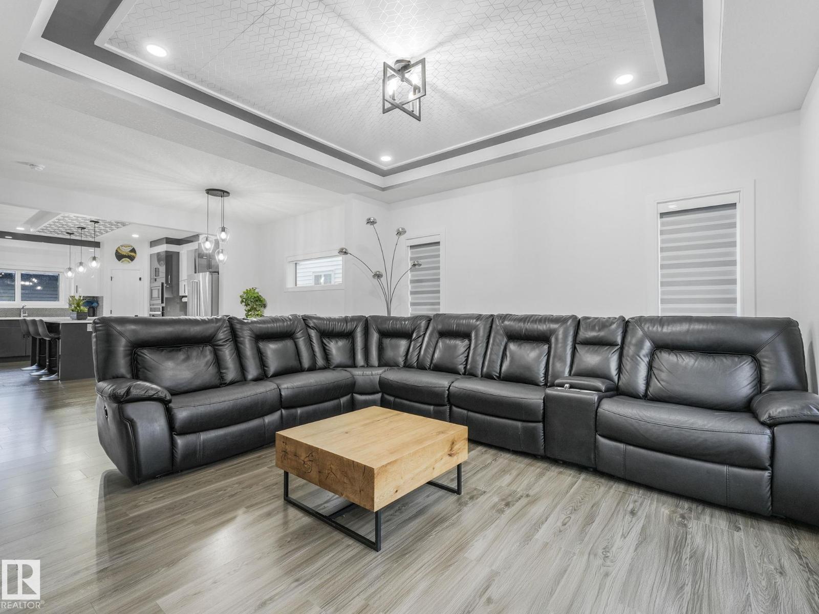 Photo 17 of 1715 26 A St Nw, Edmonton AB