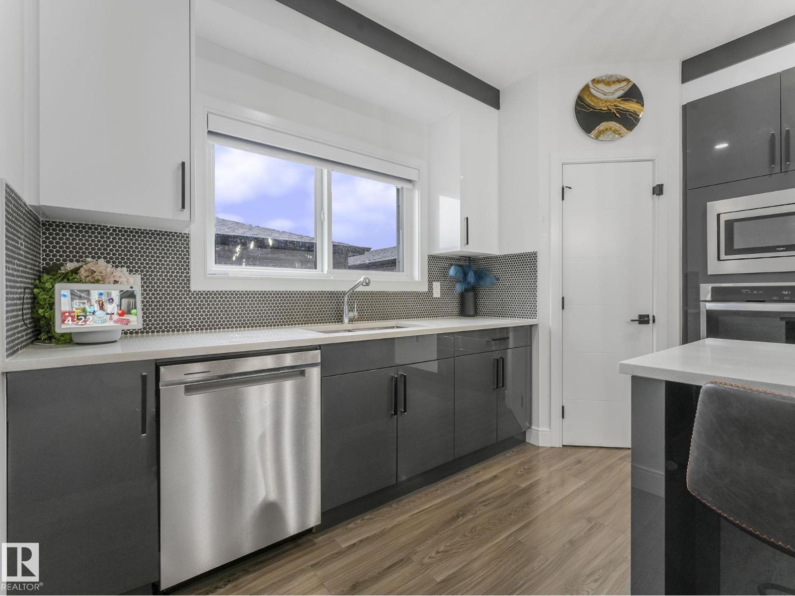 Photo 3 of 1715 26 A St Nw, Edmonton AB