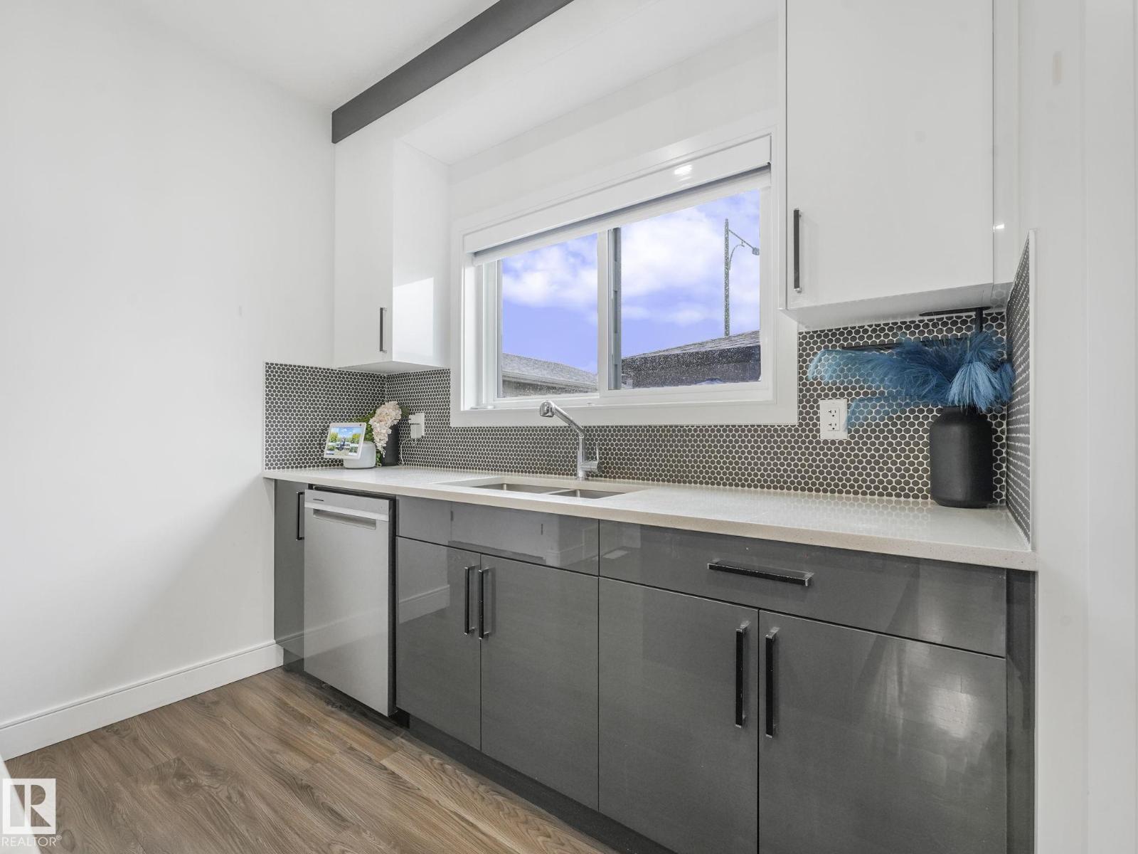 Photo 61 of 1715 26 A St Nw, Edmonton AB
