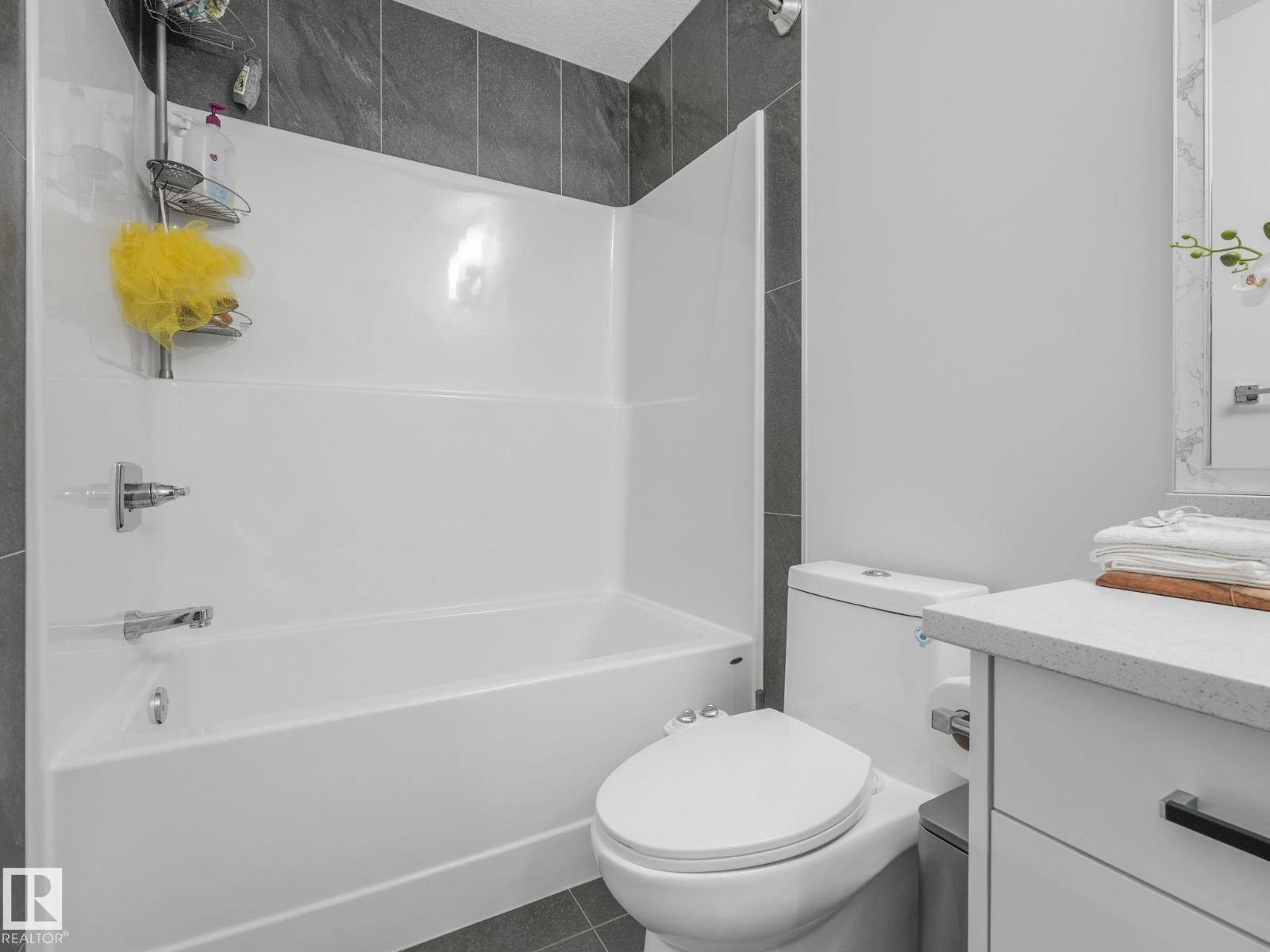 Photo 4 of 1715 26 A St Nw, Edmonton AB