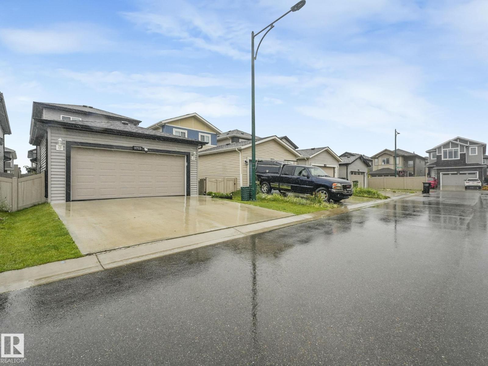 Photo 20 of 1715 26 A St Nw, Edmonton AB