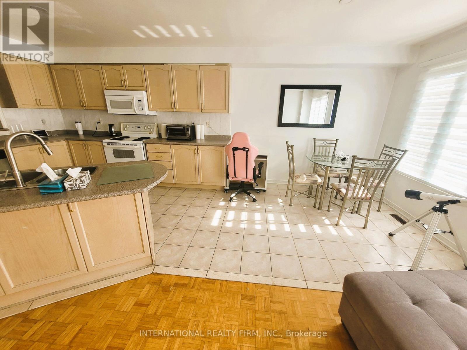 Photo 13 of 50 Beresford Drive, Richmond Hill ON