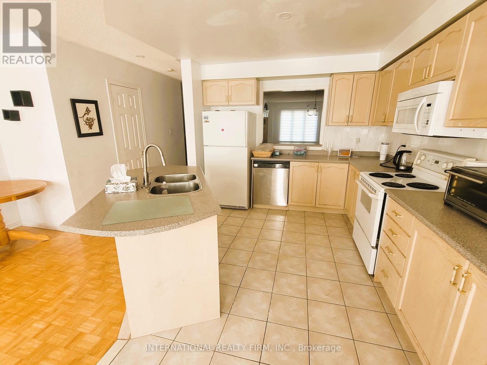 Photo 37 of 50 Beresford Drive, Richmond Hill ON