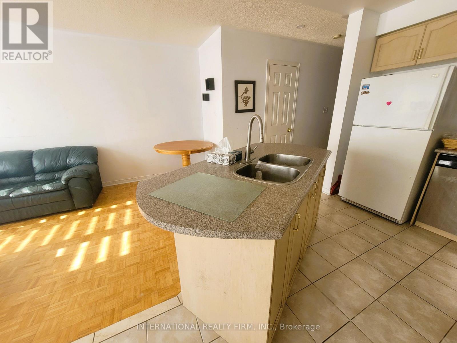 Photo 6 of 50 Beresford Drive, Richmond Hill ON